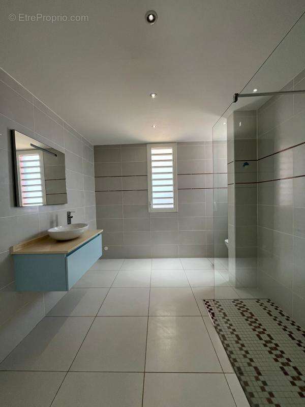 Maison à PETIT-BOURG