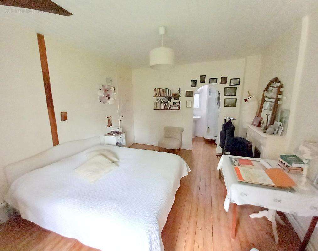 Maison de caractère 180m² – 1,35 hectare de nature aux portes de Laval (Bonchamp) - photo 10