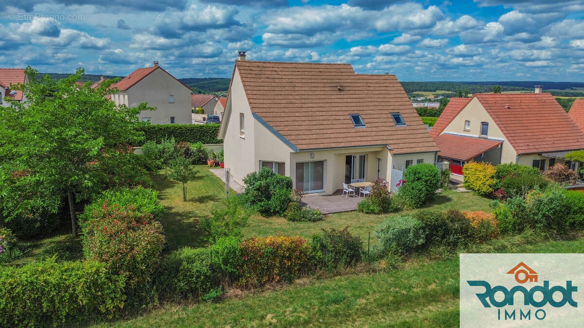Maison à IS-SUR-TILLE