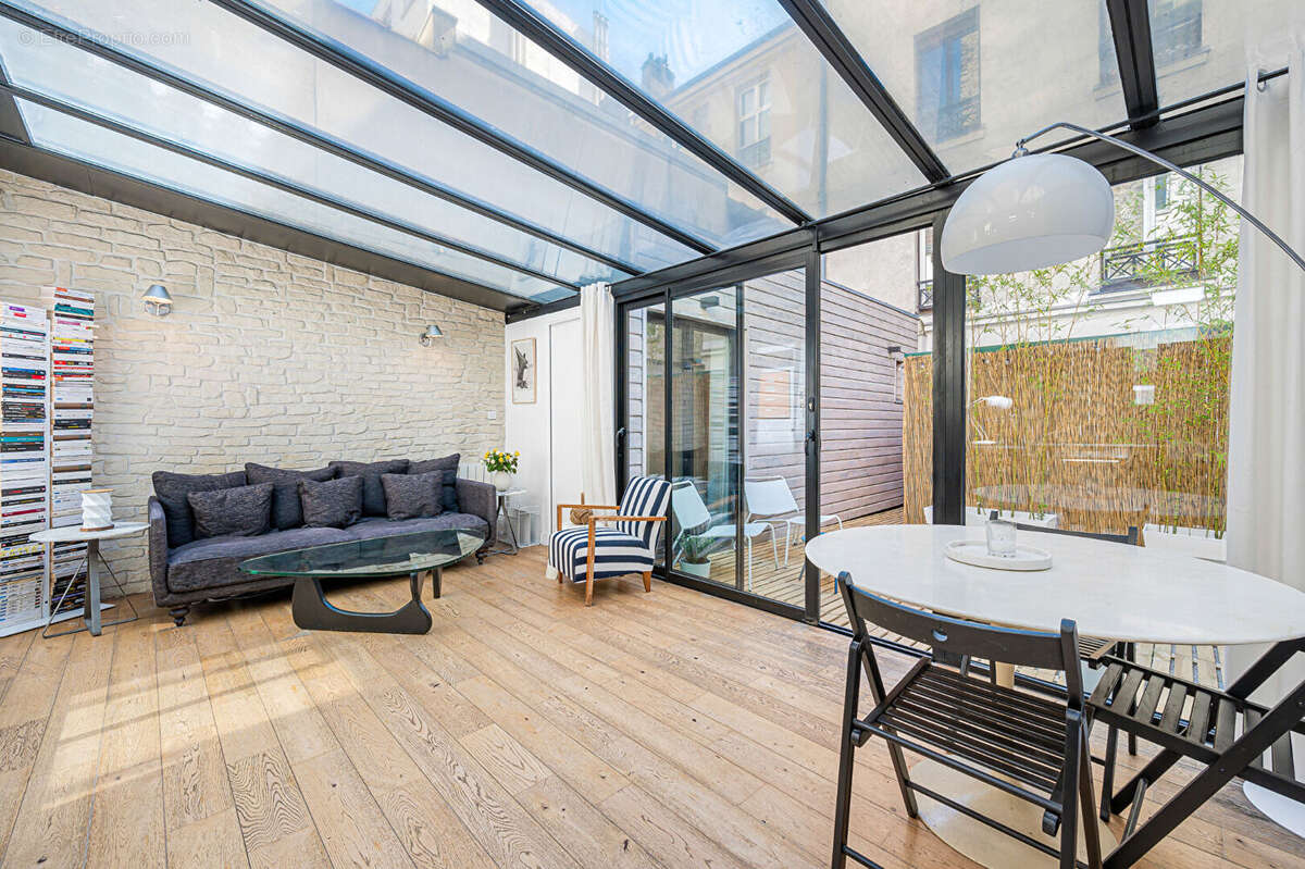 Appartement à PARIS-14E