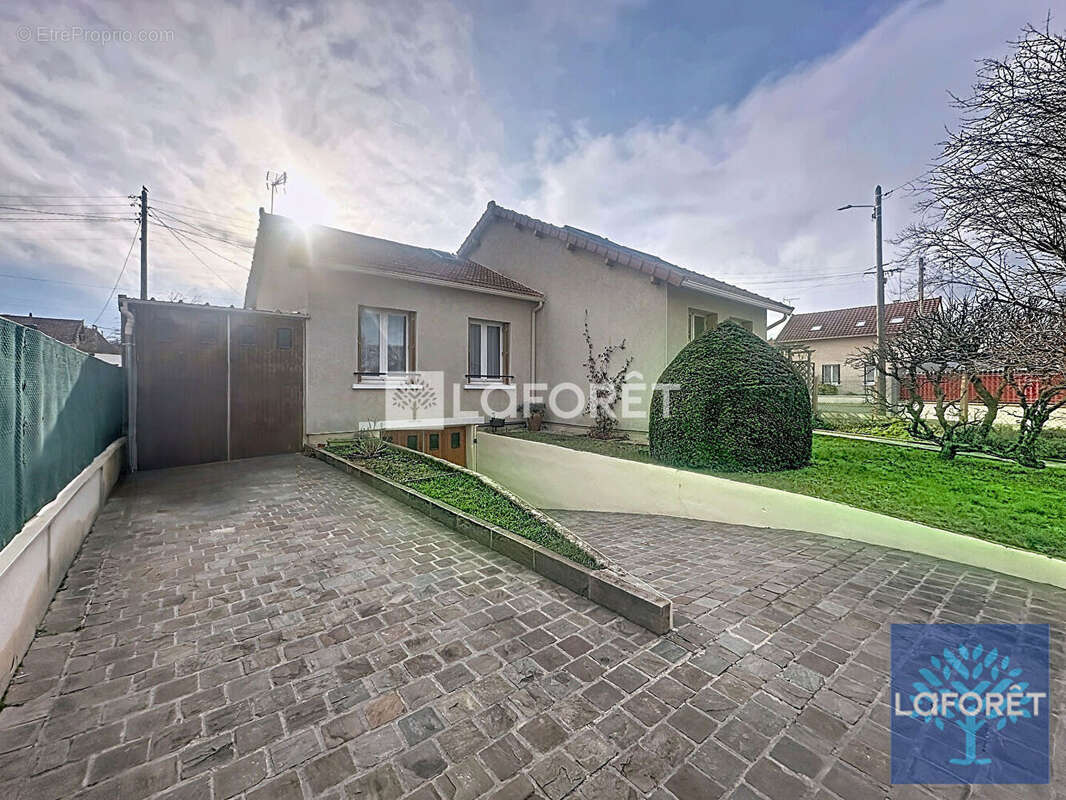 Maison à VIGNEUX-SUR-SEINE