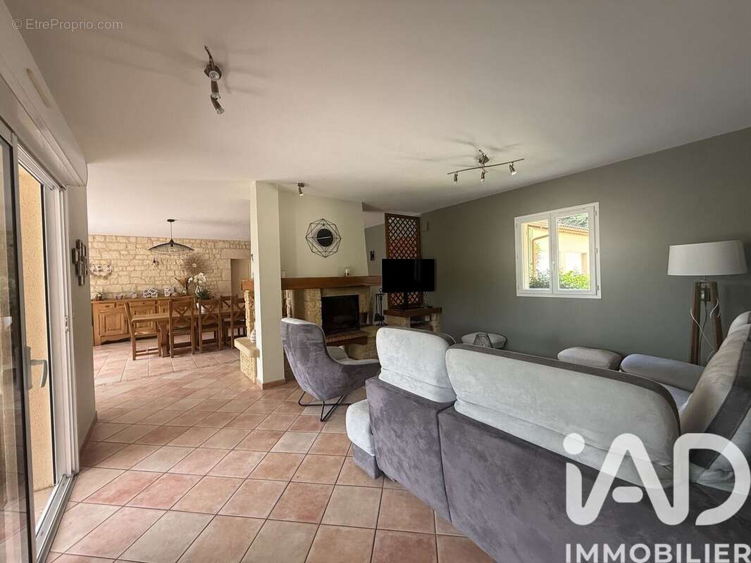 Maison 200 m² à Saint-Sauveur  - photo 8