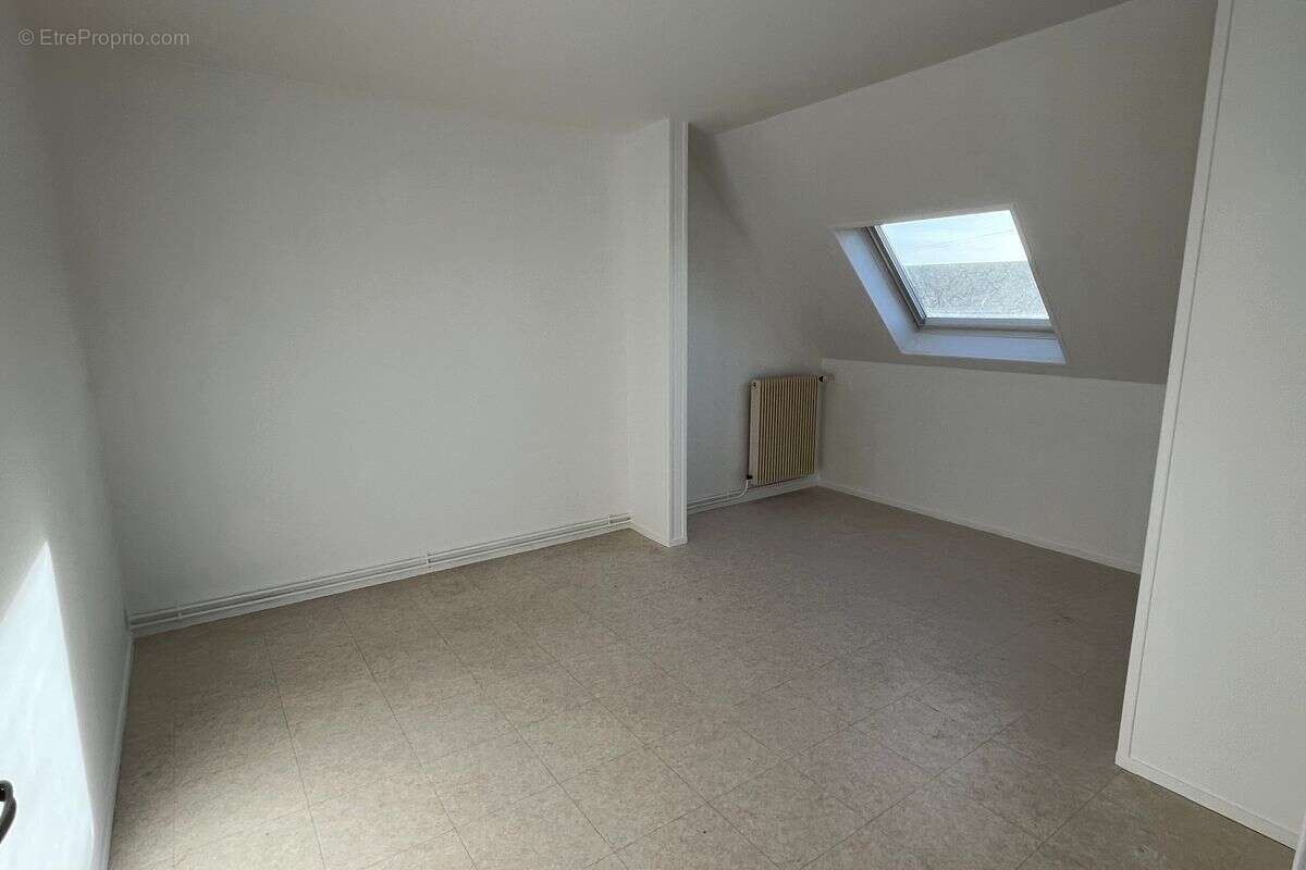 Maison à NOUANS-LES-FONTAINES