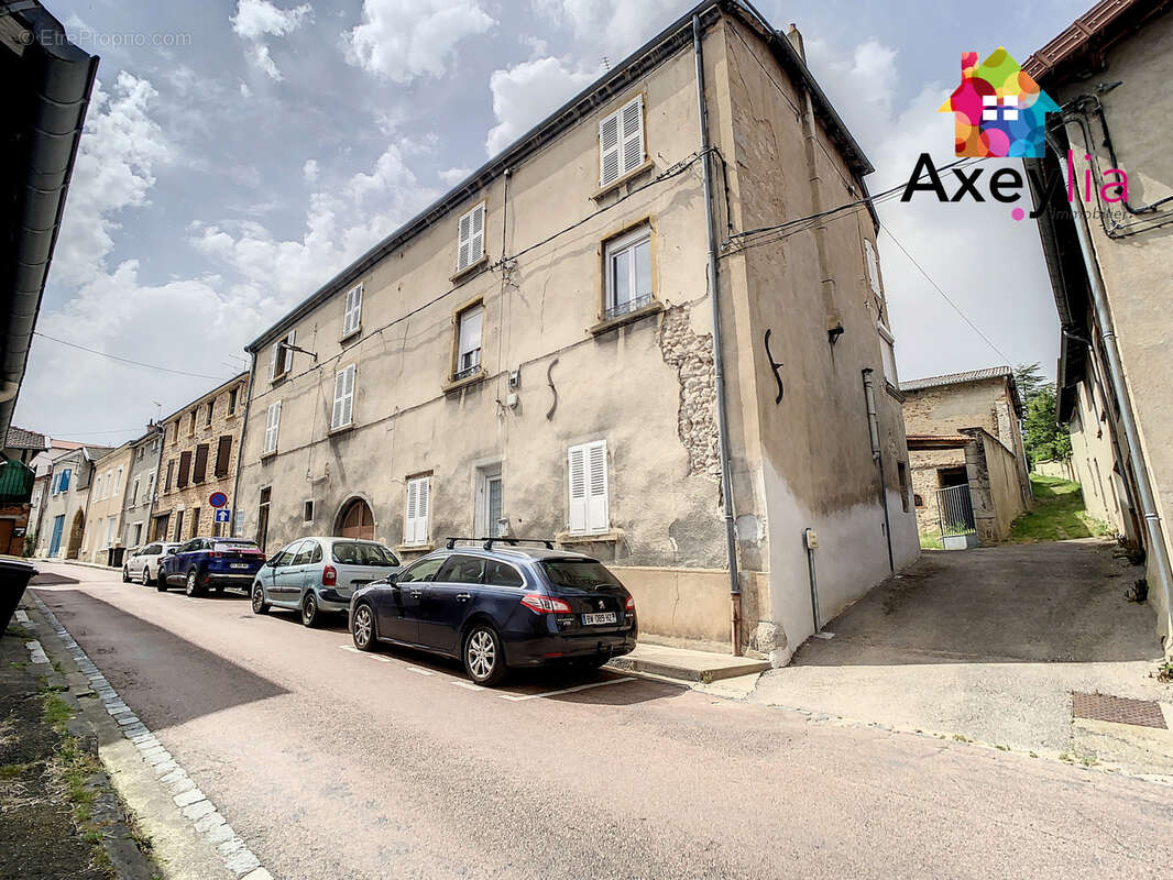 Appartement à RENAISON