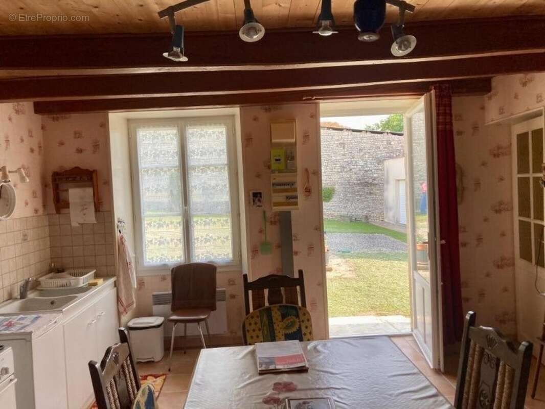 Maison 90 m² à Longre  - photo 4
