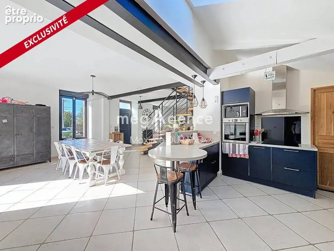 Maison de caractère avec grand terrain et studio avec revenu locatif - photo 8