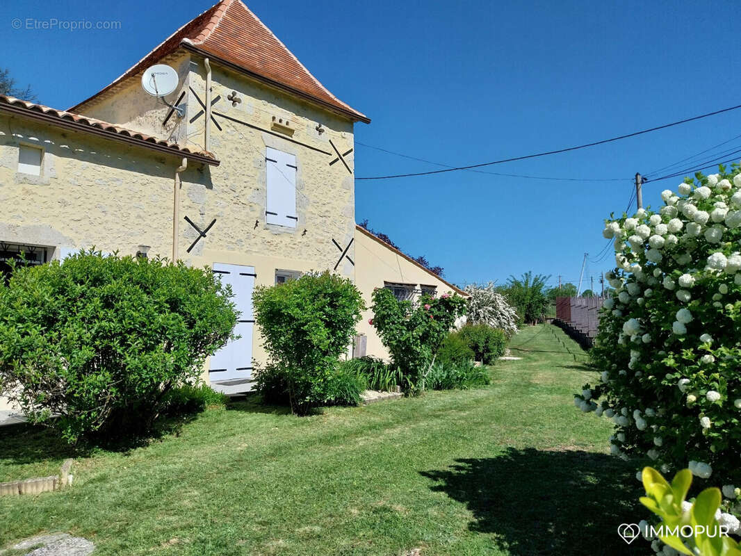 Maison 206 m² à Saint-Meard-De-Gurcon  - photo 7