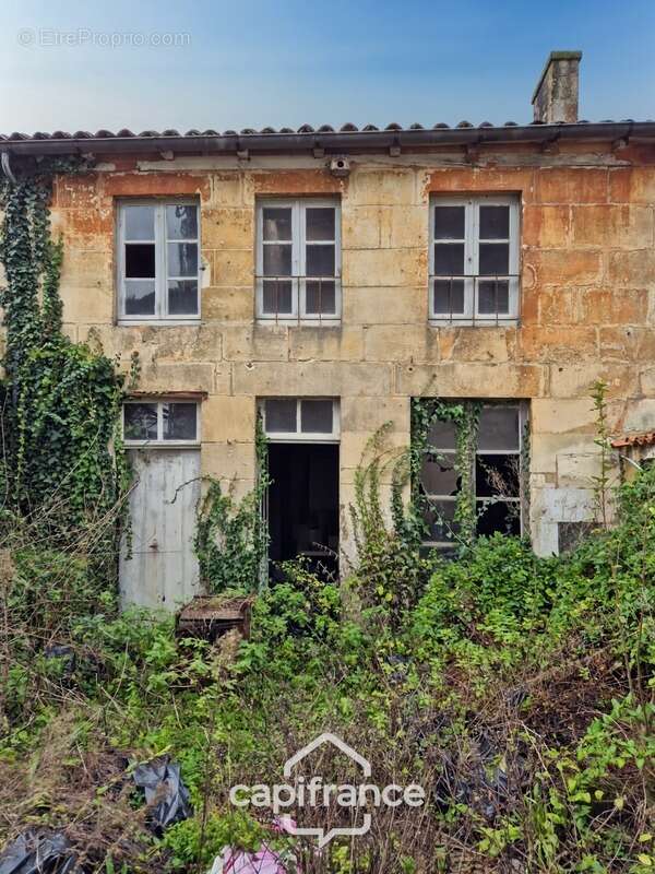 Maison à SAINT-JEAN-D'ANGELY