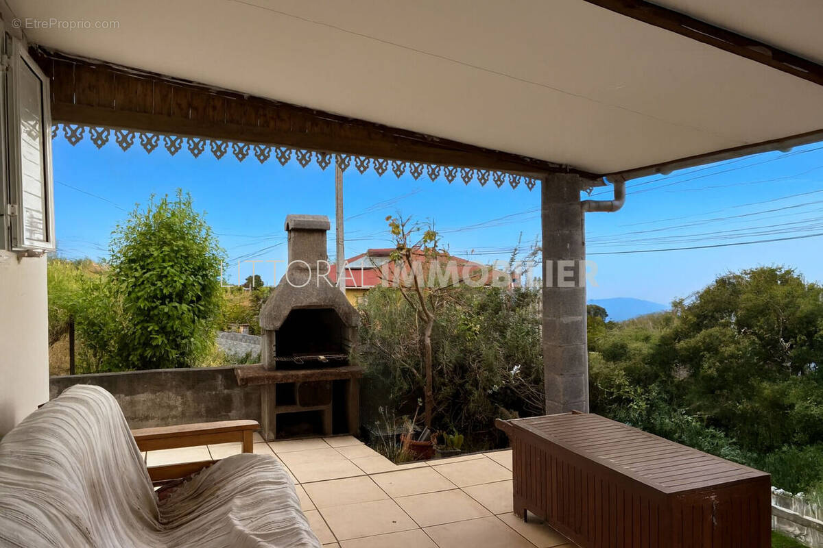 Maison à LES TROIS-BASSINS