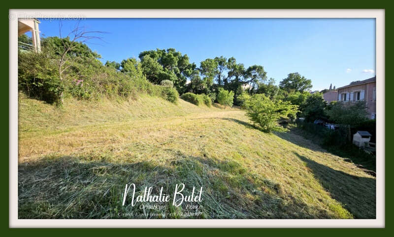 Terrain à SAINT-CHINIAN