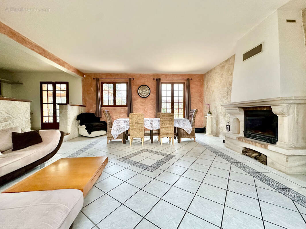 Maison à NANTEUIL-LE-HAUDOUIN