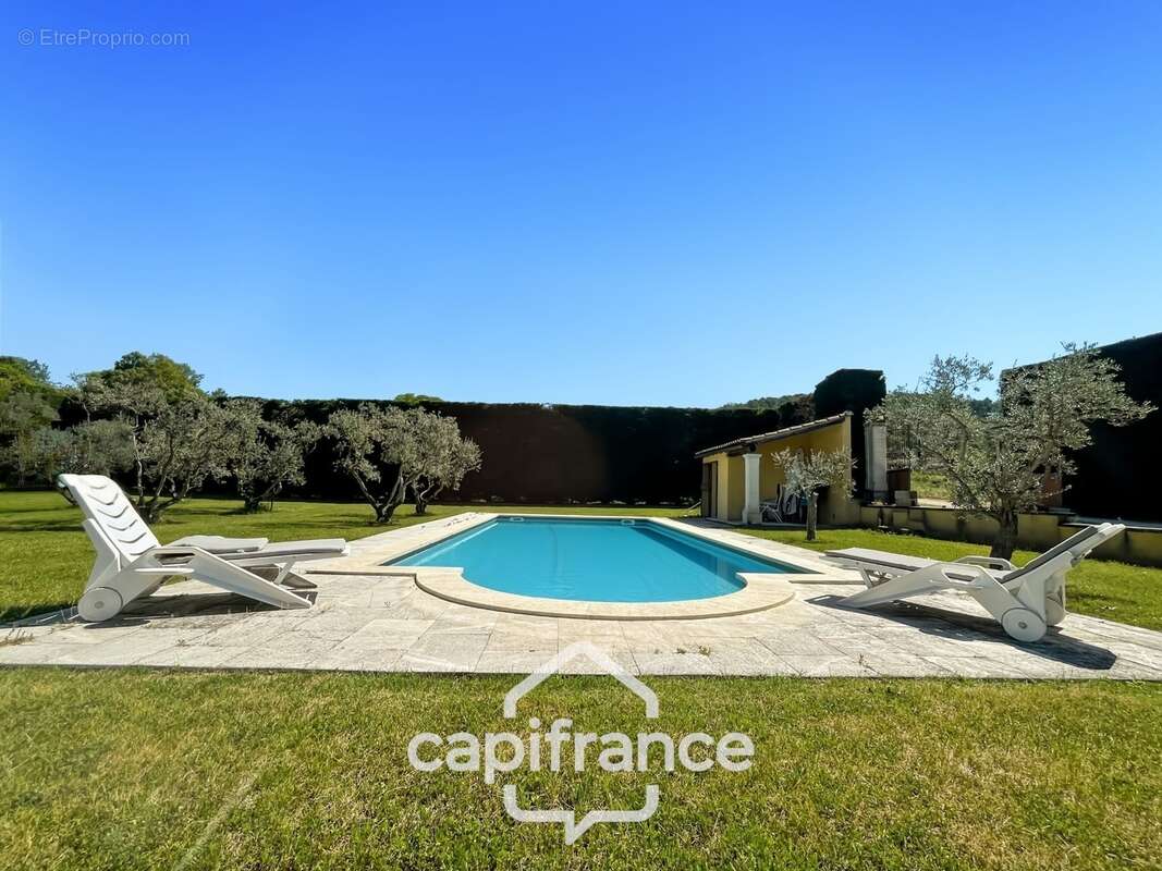 LES TAILLADES, maison individuelle de plain pied  de 210 m2, en campagne,  4 chambres, sur un terrain de 2900 m2 environ, piscin - photo 11
