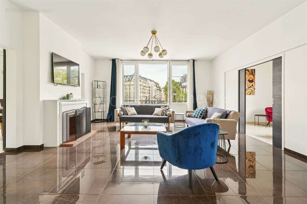 Appartement à PARIS-17E