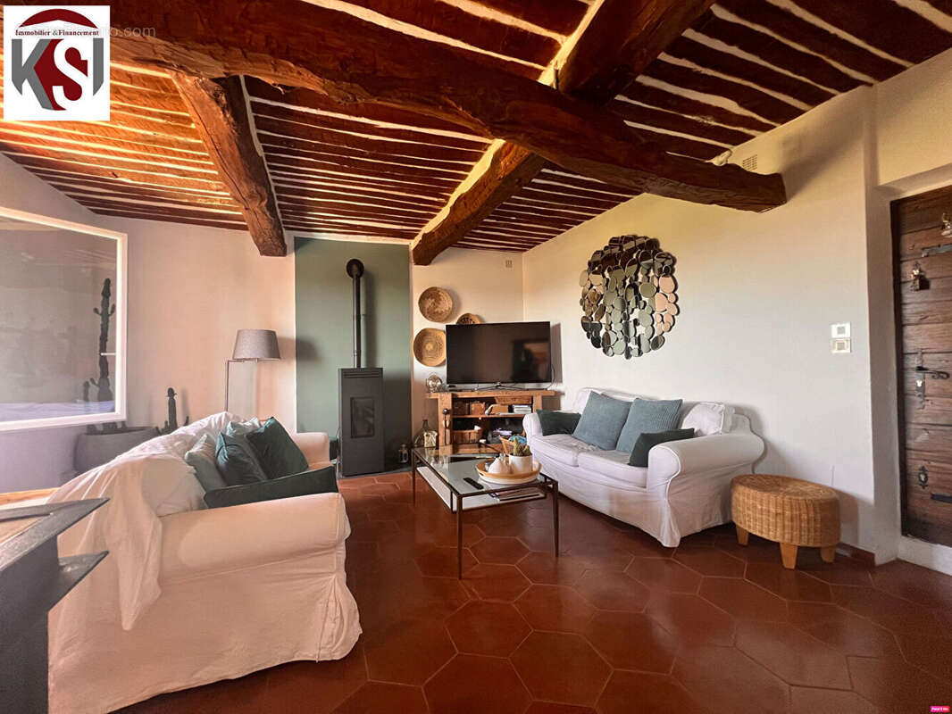 Maison à SEILLONS-SOURCE-D'ARGENS