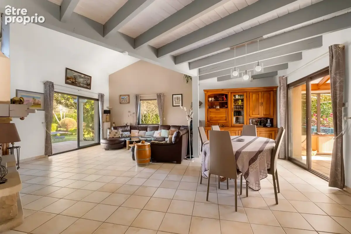 Tassin Maison familiale de 234 m2 avec un magnifique jardin de 1969 m2 - photo 3