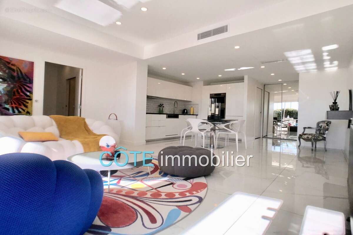 Appartement à VALLAURIS