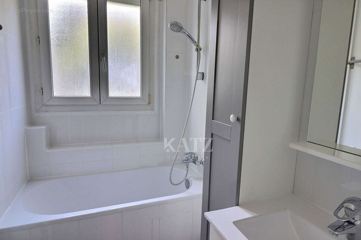 Appartement à CHARENTON-LE-PONT