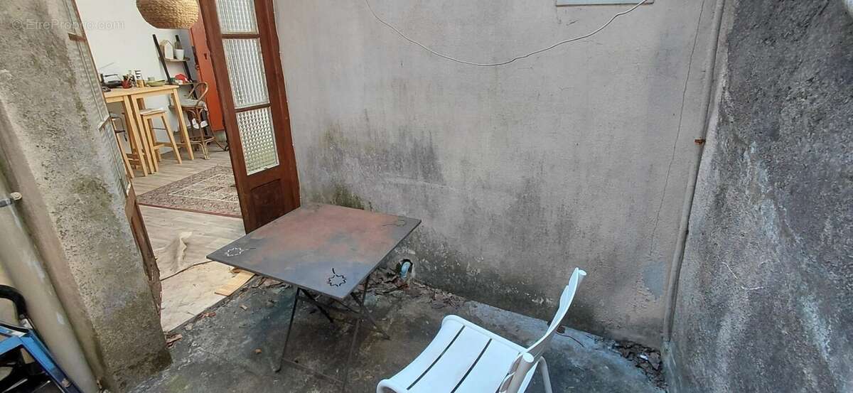 Maison à rénover avec terrasse et grenier, beau potentiel ! - photo 7