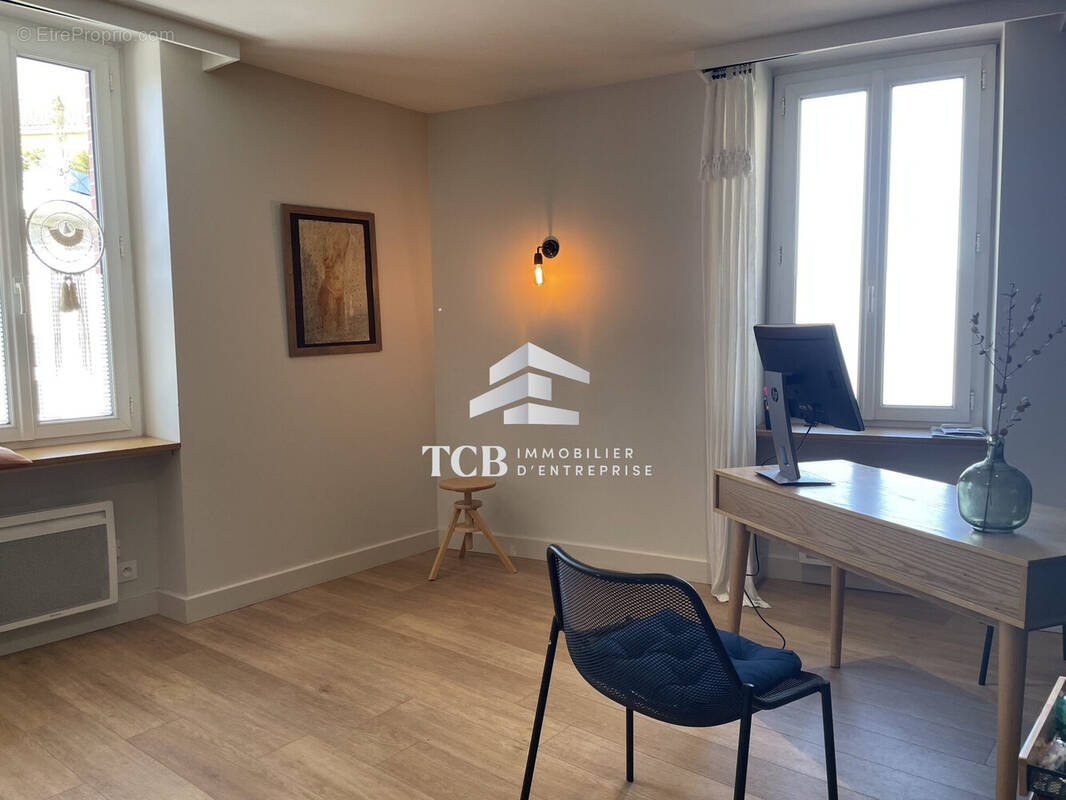 Commerce à BASSE-GOULAINE