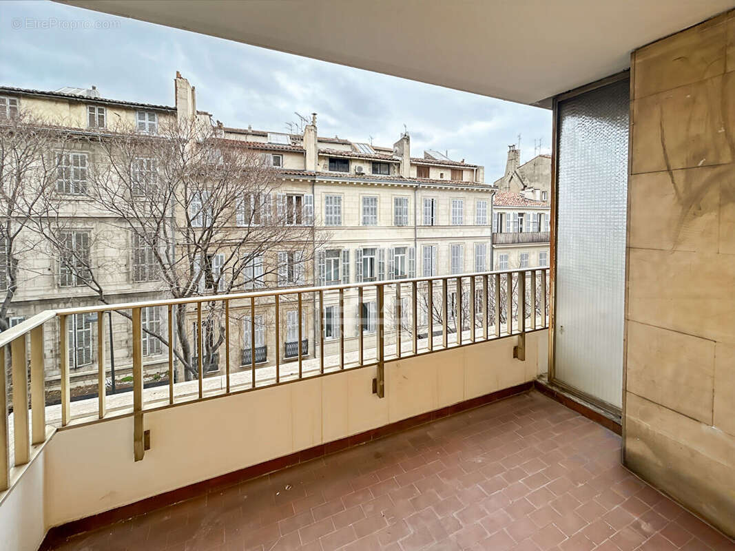 Appartement à MARSEILLE-1E