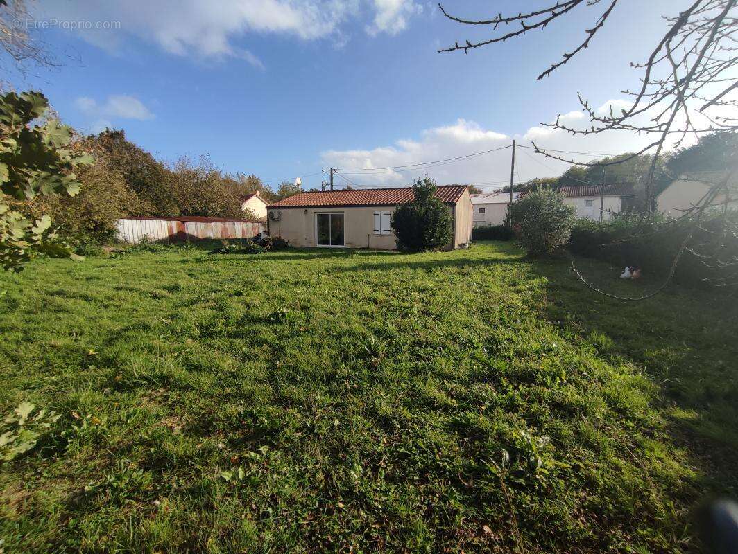 Maison à LES NOUILLERS