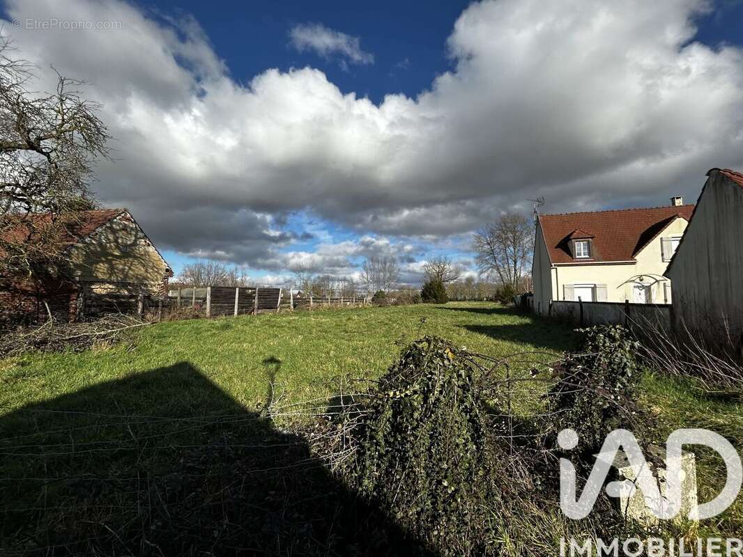 Terrain 939 m² à Francieres  - photo 2
