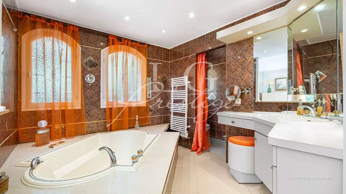 Maison à MANDELIEU-LA-NAPOULE