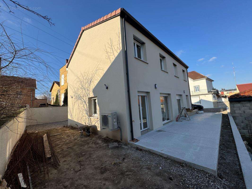 Maison à PONT-DE-CHERUY