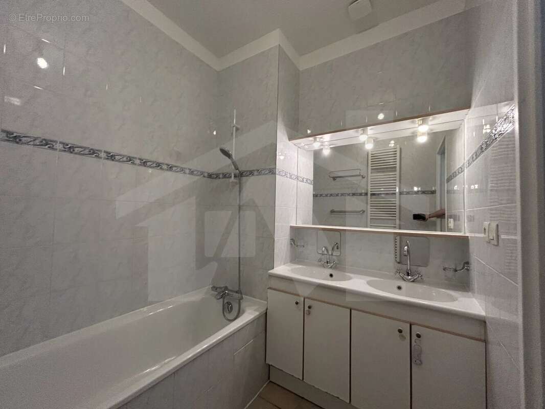 Appartement T4 de 101 m2 au Château de Poisat - photo 10