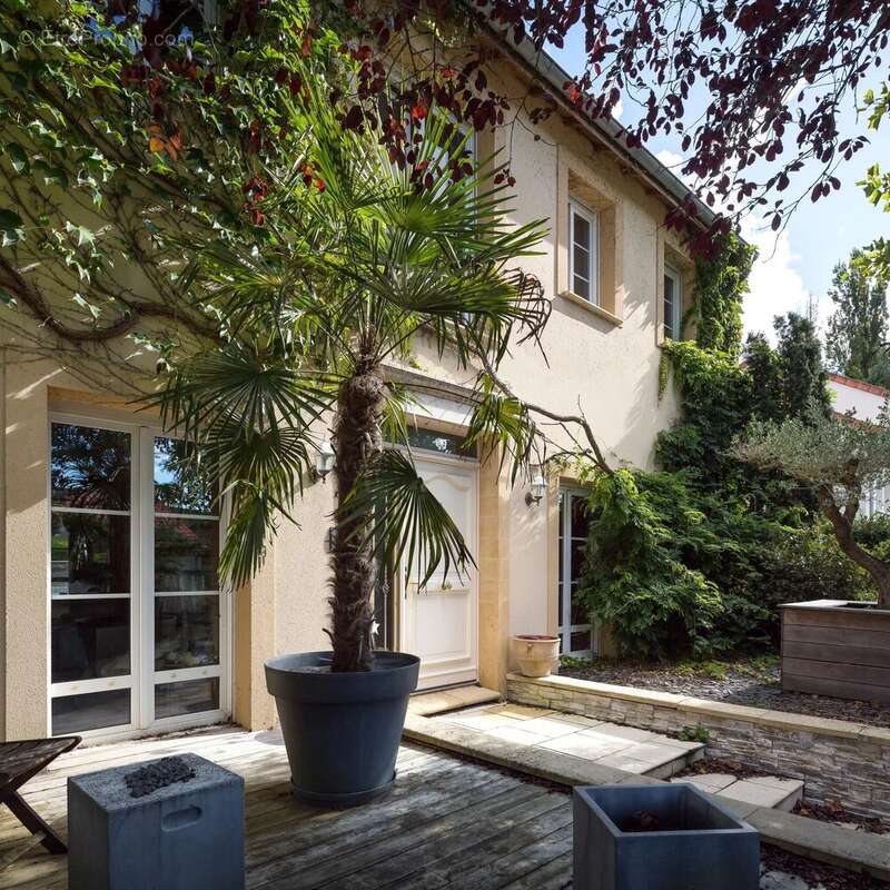 Maison à JOUY-AUX-ARCHES