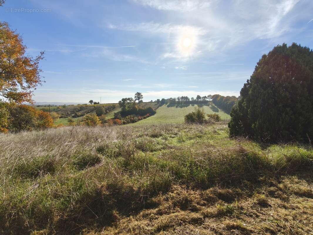 Maison à SAINT-GENIS-D'HIERSAC