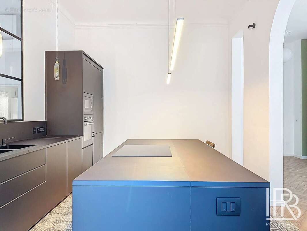 Appartement à MARSEILLE-1E