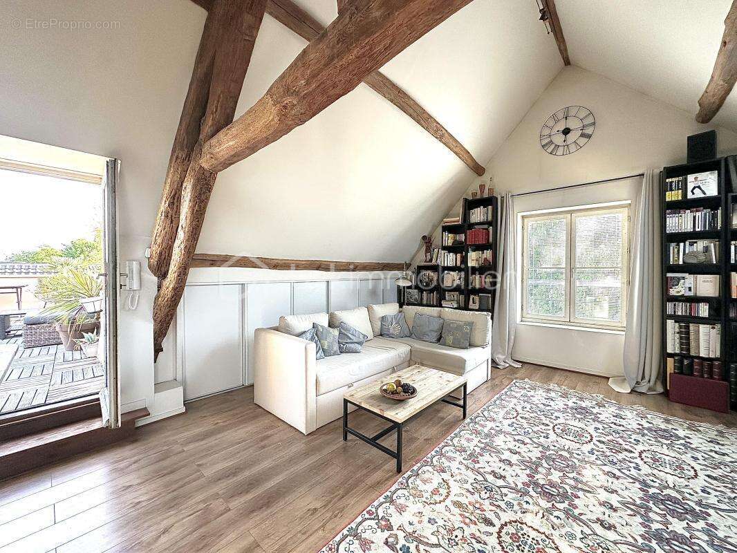 Maison à LE MESNIL-LE-ROI