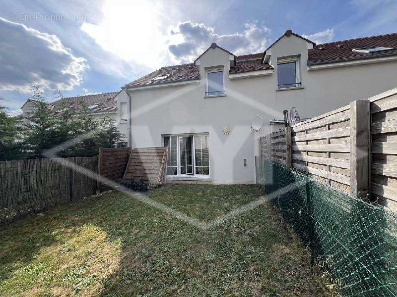 Maison à EVRY-GREGY-SUR-YERRE