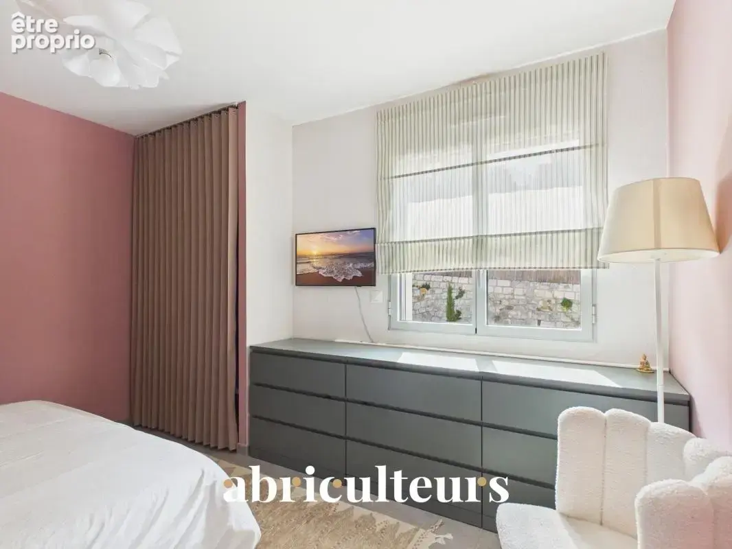Maison familiale contemporaine de 120 m² de DPE A avec Mini-piscine éco en vente au Centre Saint-Laurent-du-Var (06700) - photo 14