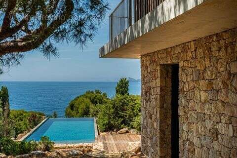 Maison 300 m² à Saint-Cyr-Sur-Mer  - photo 3