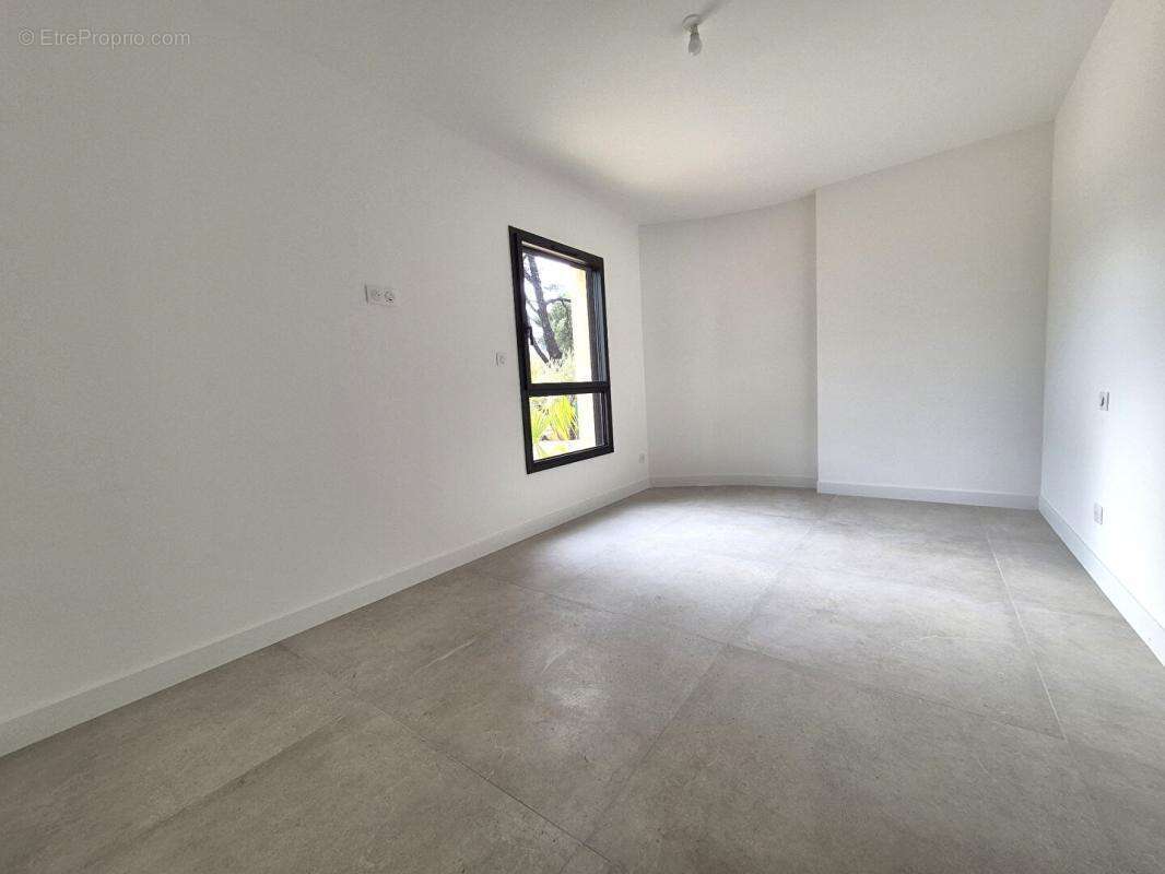 Appartement à SIX-FOURS-LES-PLAGES