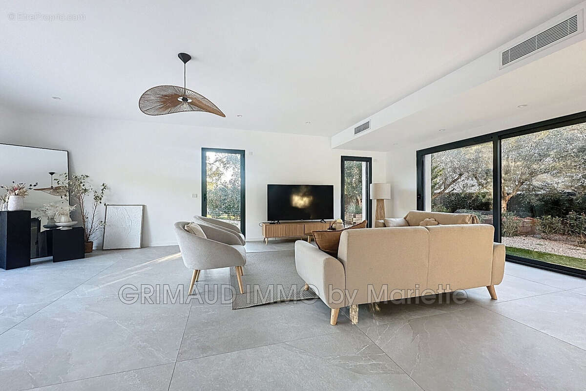 Maison à PLAN-DE-LA-TOUR