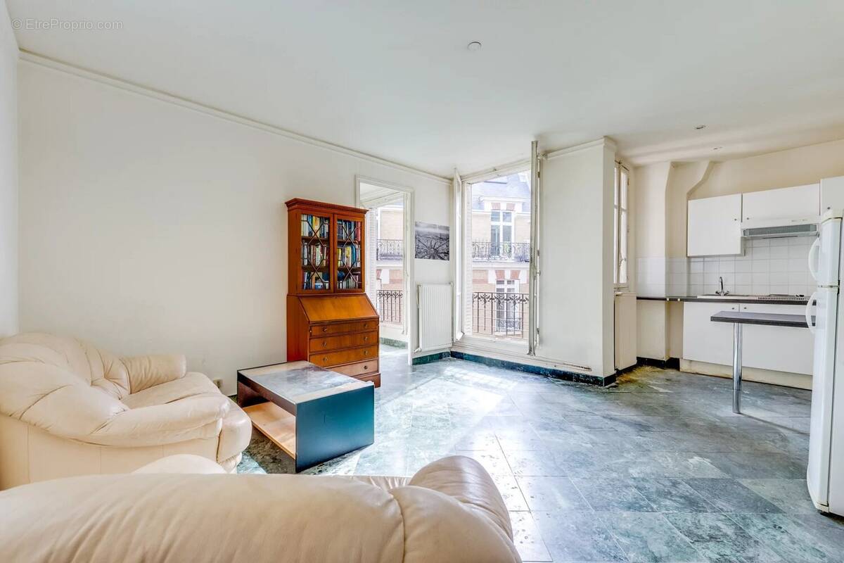 Appartement à PARIS-8E