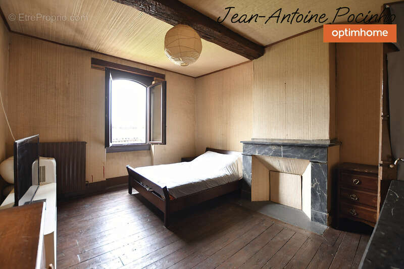 Appartement à SAINTE-FOY-DE-PEYROLIERES