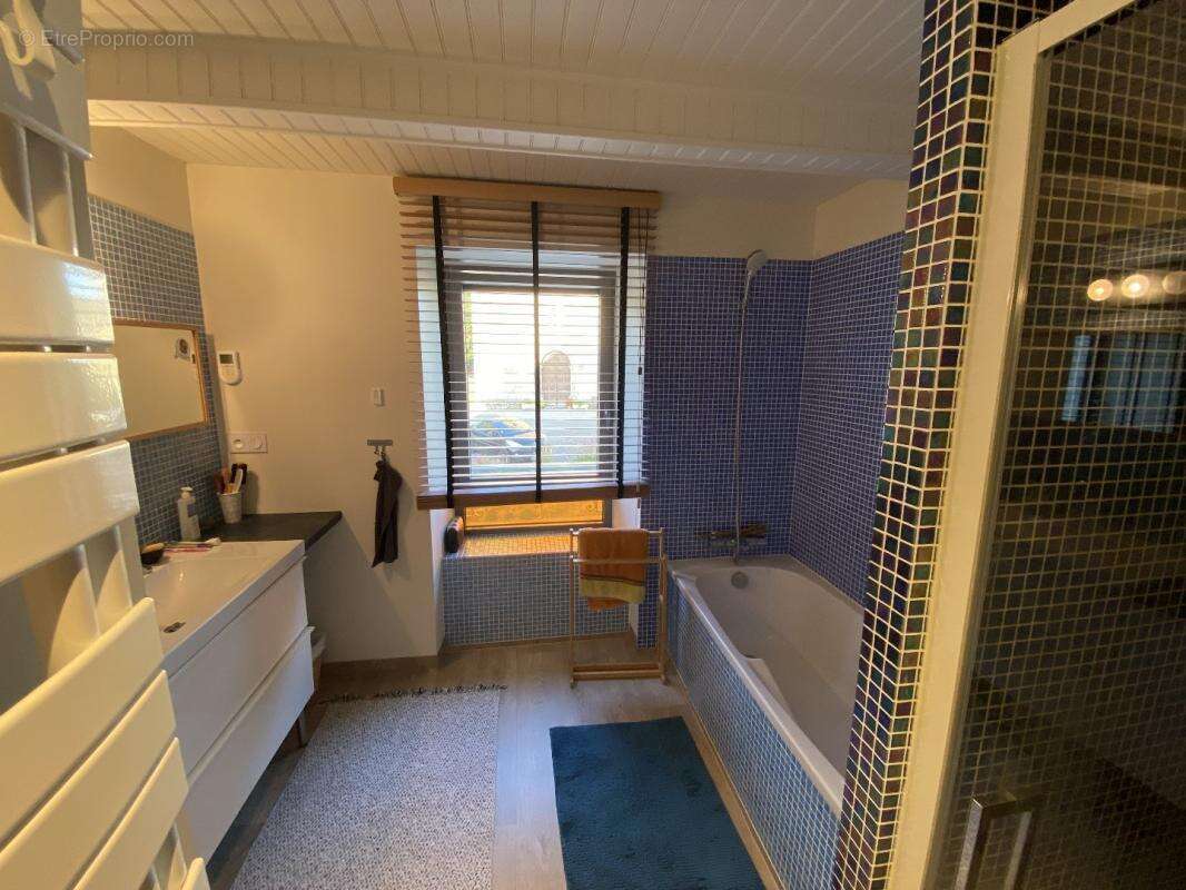 Maison à SAINTE-GENEVIEVE-SUR-ARGENCE