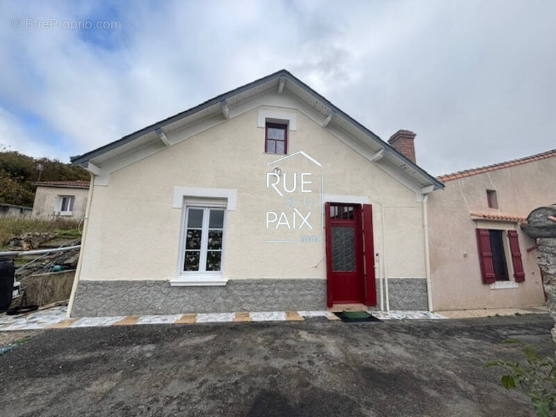 Maison à SAINT-LOUP-LAMAIRE