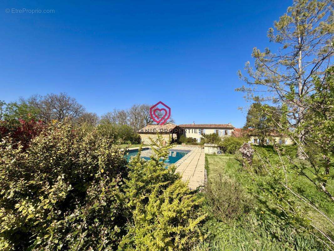 Propriétés de 2 maisons et dépendance - photo 18