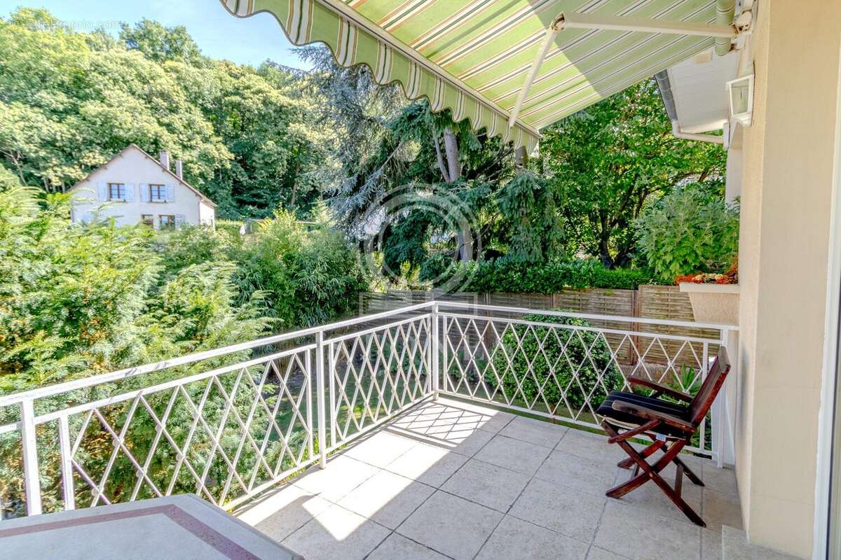 Maison 232 m² à Louveciennes  - photo 5