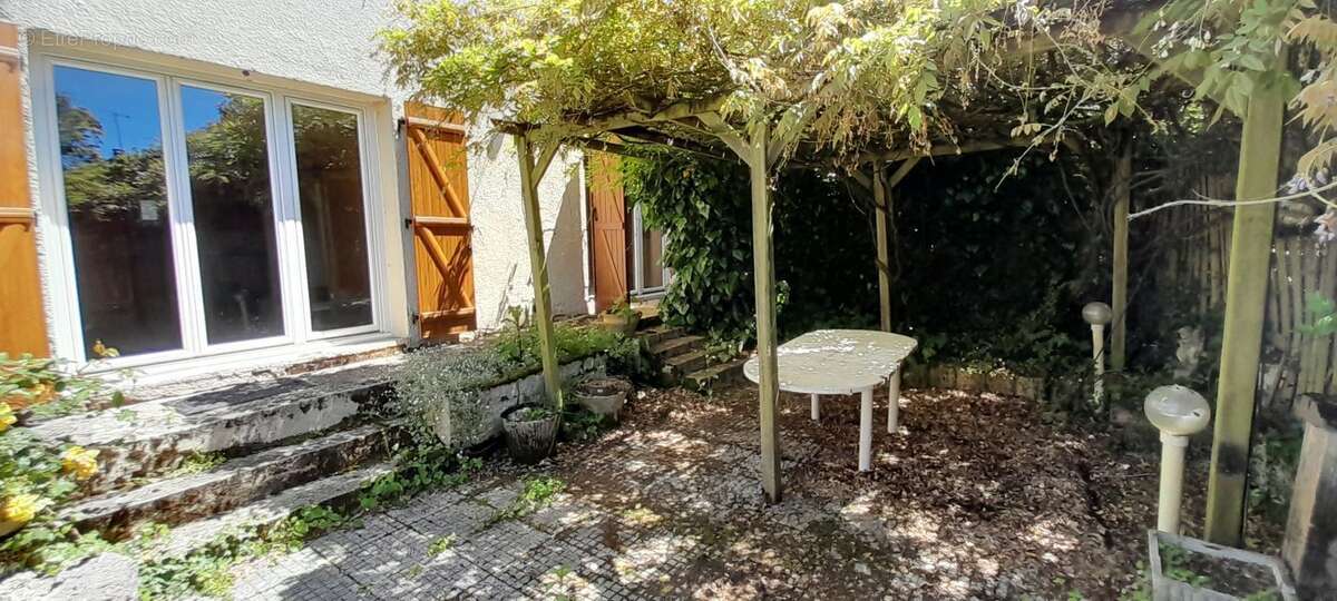 Maison 177 m² à Saint-Sulpice-Des-Rivoires  - photo 3