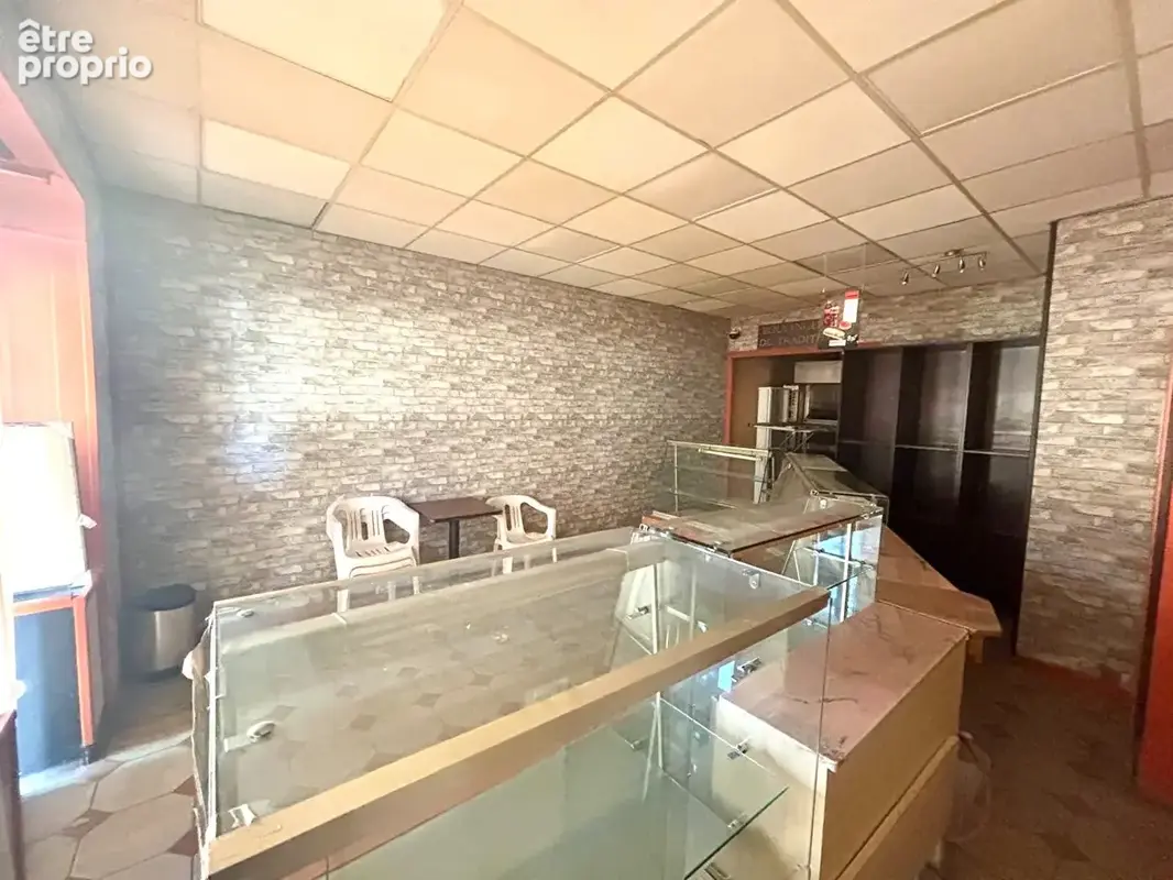 Local commercial de 55m² avec cave de 50m² environ - photo 2