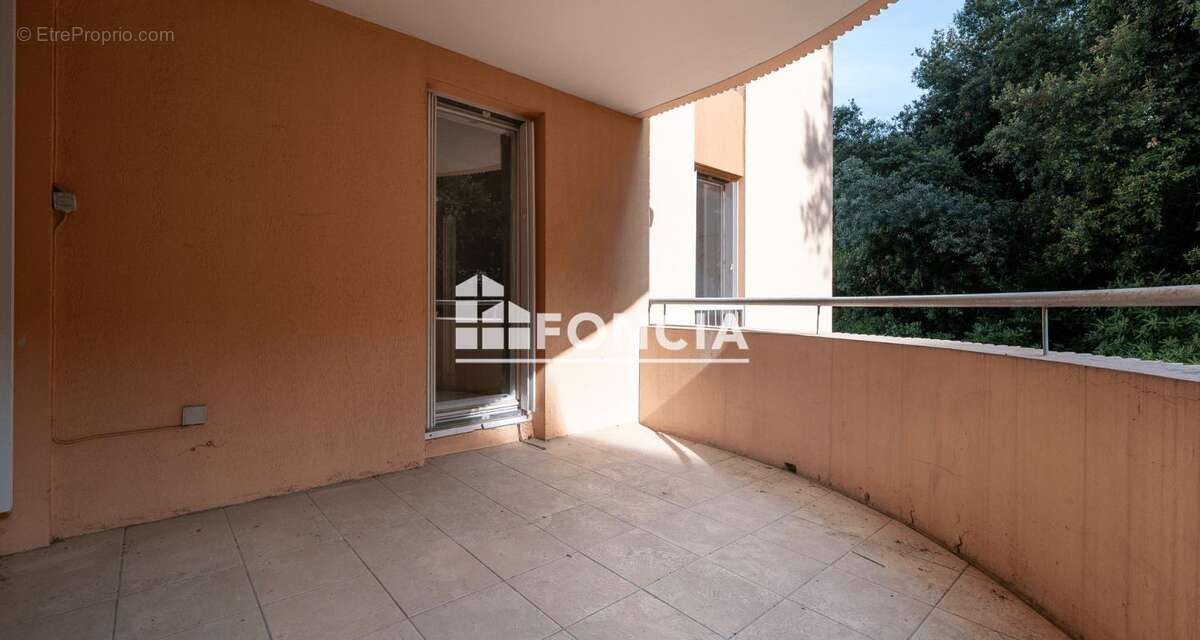 Appartement à SAINT-LAURENT-DU-VAR