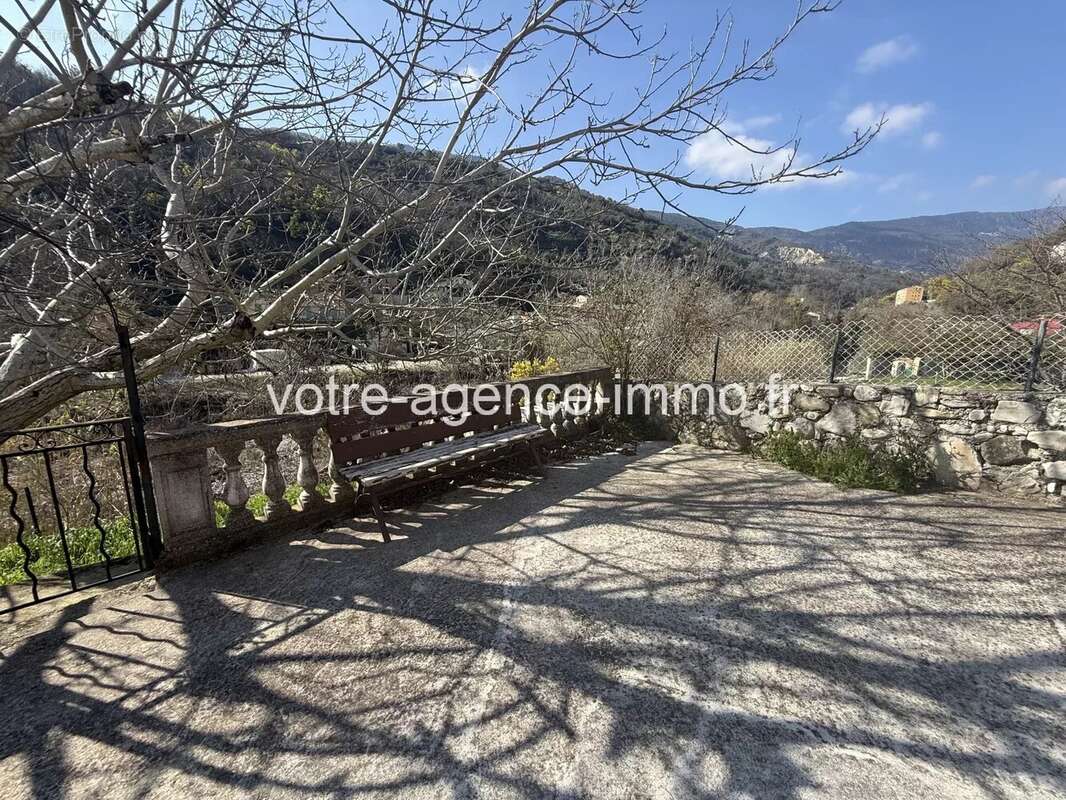 Appartement à CONTES