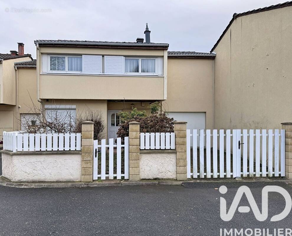 Photo 1 - Maison à SAVIGNY-LE-TEMPLE