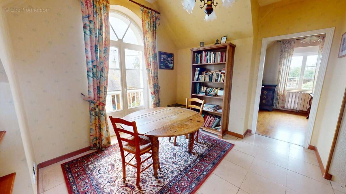 Maison à LINGEVRES